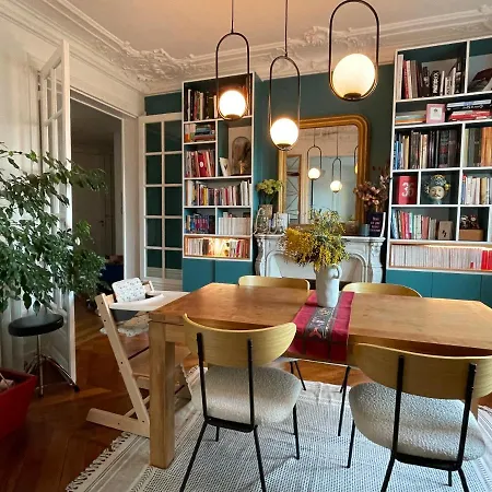 Design Family In Parijs